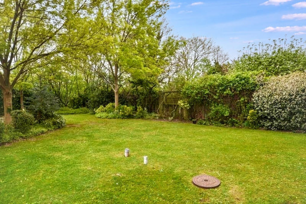 Communal Garden- click for photo gallery